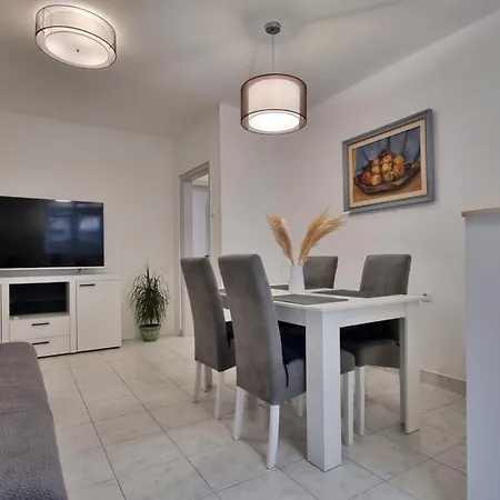 Anka Apartment *