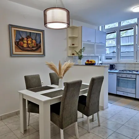 Anka Apartment *